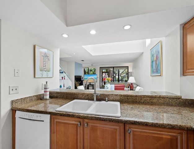 1904 HARBOURSIDE DRIVE 202, Longboat Key, FL 34228