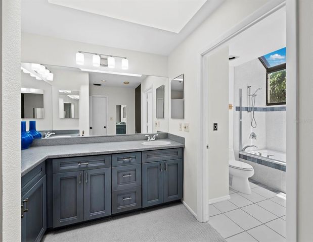 1904 HARBOURSIDE DRIVE 202, Longboat Key, FL 34228