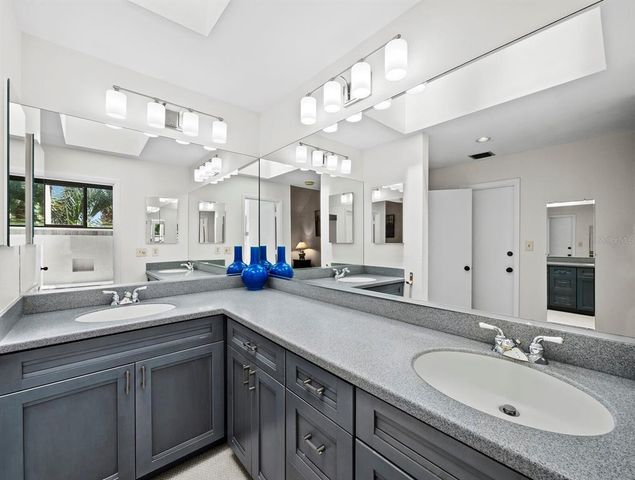 1904 HARBOURSIDE DRIVE 202, Longboat Key, FL 34228
