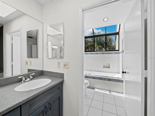 1904 HARBOURSIDE DRIVE 202, Longboat Key, FL 34228