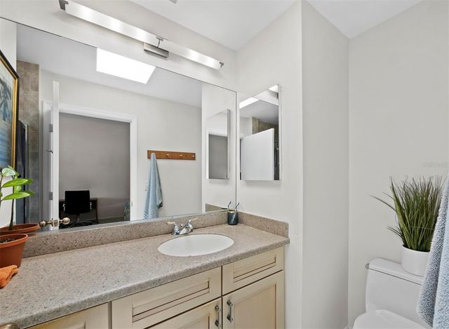 1904 HARBOURSIDE DRIVE 202, Longboat Key, FL 34228