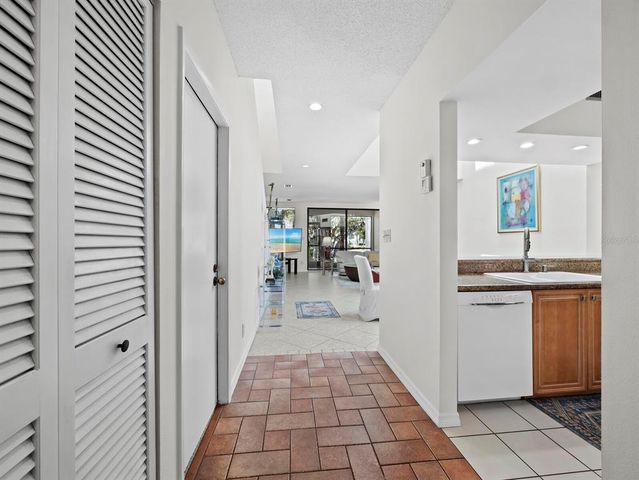 1904 HARBOURSIDE DRIVE 202, Longboat Key, FL 34228
