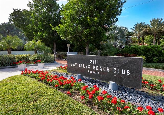 1904 HARBOURSIDE DRIVE 202, Longboat Key, FL 34228