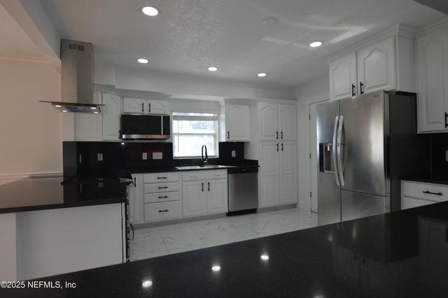 7941 ALDERMAN Road, Jacksonville, FL 32211