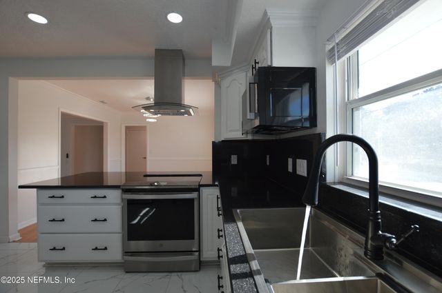 7941 ALDERMAN Road, Jacksonville, FL 32211