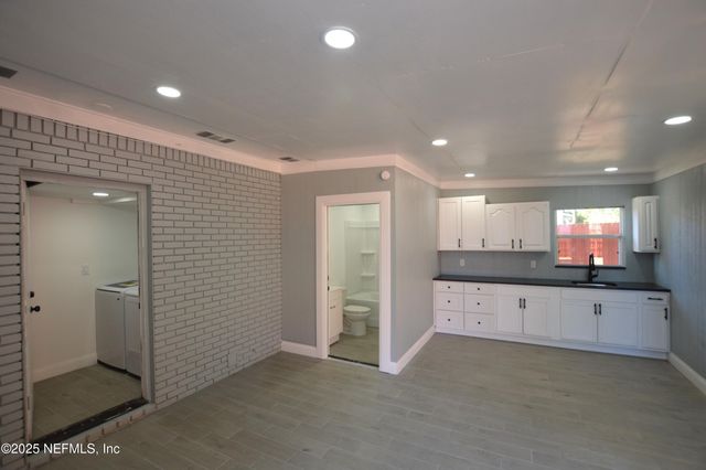 7941 ALDERMAN Road, Jacksonville, FL 32211