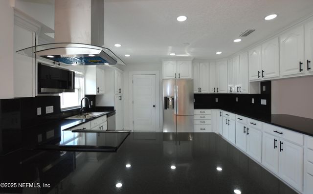 7941 ALDERMAN Road, Jacksonville, FL 32211