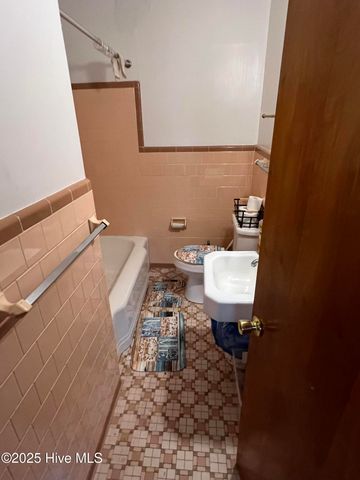 1123 Candlewood Drive, Kinston, NC 28501