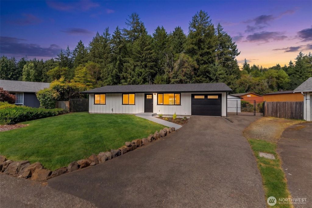 9101 Fawnlilly Circle W, Tacoma, WA 98467