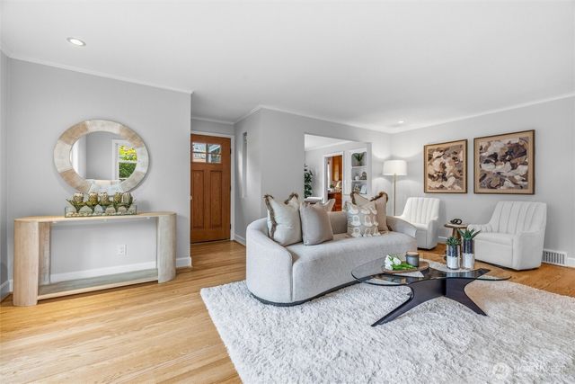 2745 NE 89th Street, Seattle, WA 98115