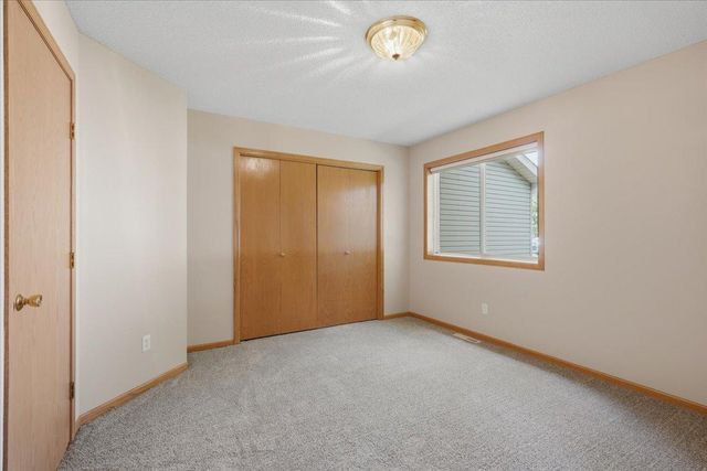1039 Heather Drive, Woodbury, MN 55129