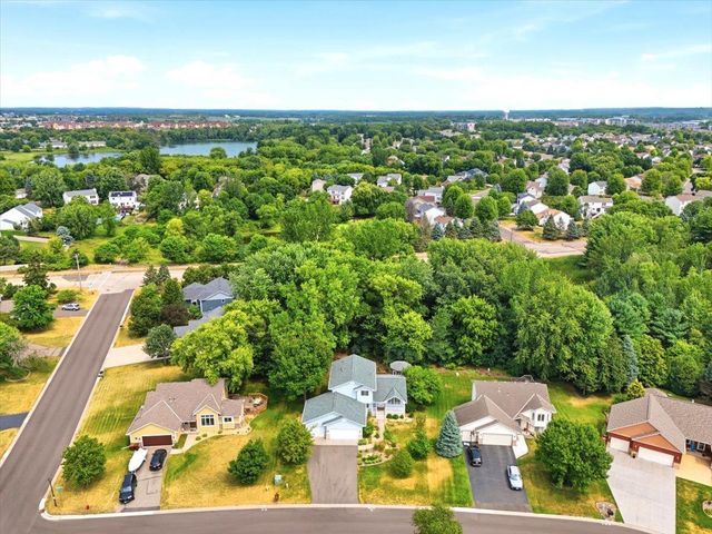 1039 Heather Drive, Woodbury, MN 55129