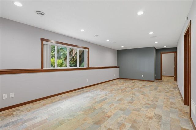 1039 Heather Drive, Woodbury, MN 55129