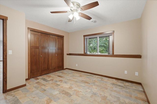 1039 Heather Drive, Woodbury, MN 55129