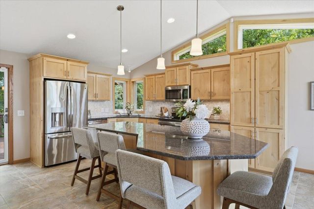 1039 Heather Drive, Woodbury, MN 55129
