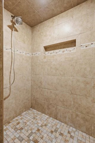 1039 Heather Drive, Woodbury, MN 55129