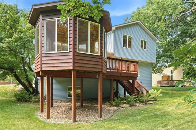 1039 Heather Drive, Woodbury, MN 55129
