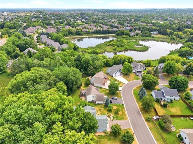 1039 Heather Drive, Woodbury, MN 55129