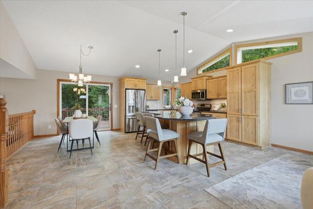 1039 Heather Drive, Woodbury, MN 55129