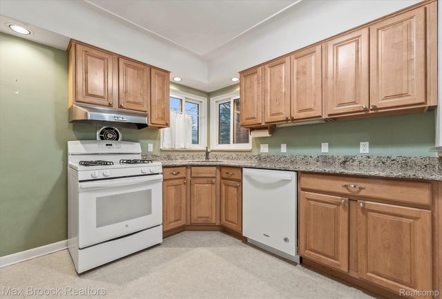 2440 Ferncliff Avenue, Royal Oak, MI 48073