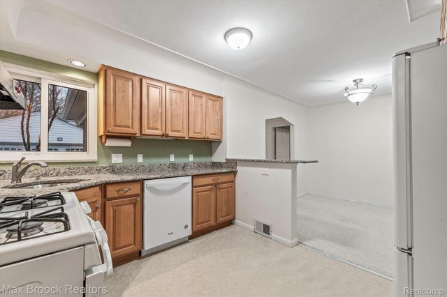 2440 Ferncliff Avenue, Royal Oak, MI 48073