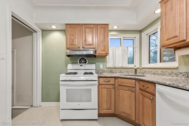 2440 Ferncliff Avenue, Royal Oak, MI 48073