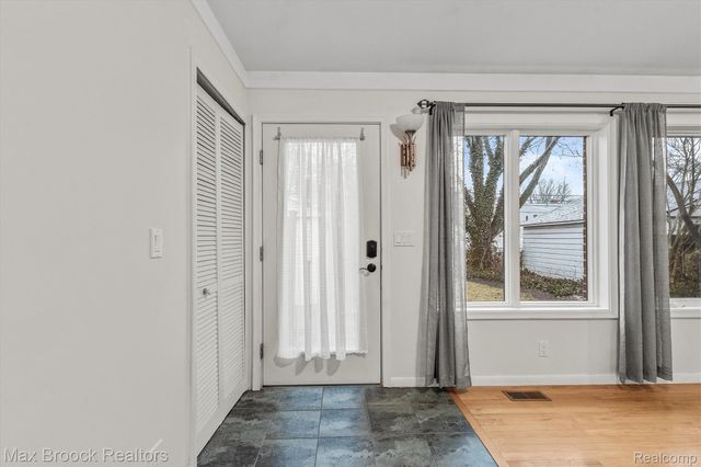 2440 Ferncliff Avenue, Royal Oak, MI 48073