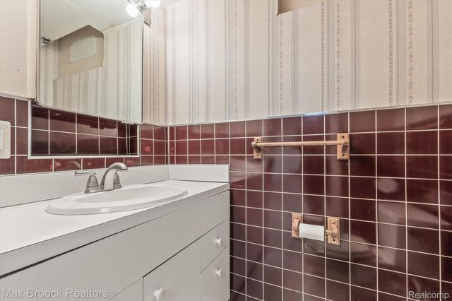 2440 Ferncliff Avenue, Royal Oak, MI 48073