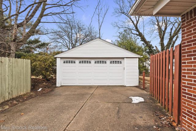 2440 Ferncliff Avenue, Royal Oak, MI 48073