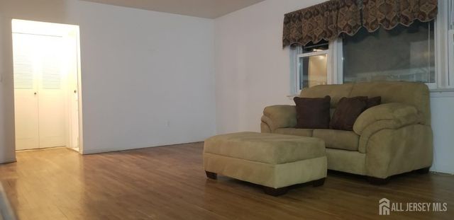 27 Judson Street 13B, Edison, NJ 08837