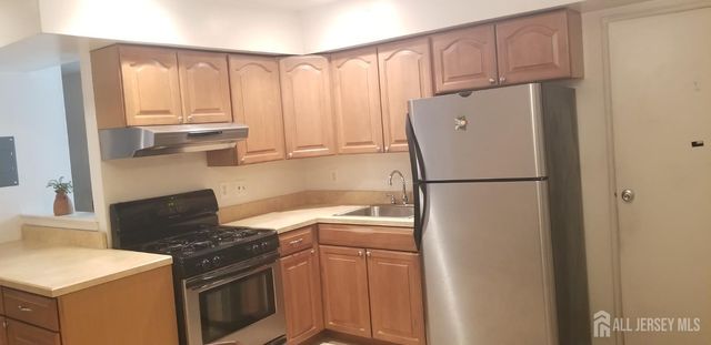 27 Judson Street 13B, Edison, NJ 08837