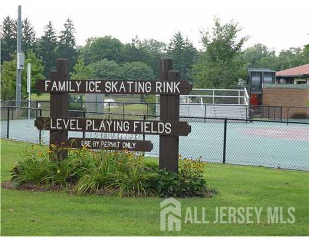 27 Judson Street 13B, Edison, NJ 08837