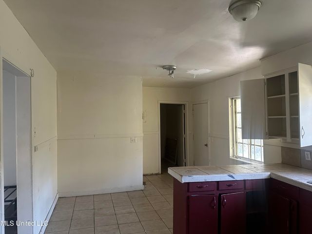 1867 Shamrock Drive, Jackson, MS 39204