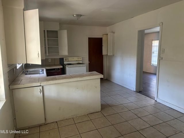 1867 Shamrock Drive, Jackson, MS 39204