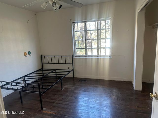 1867 Shamrock Drive, Jackson, MS 39204