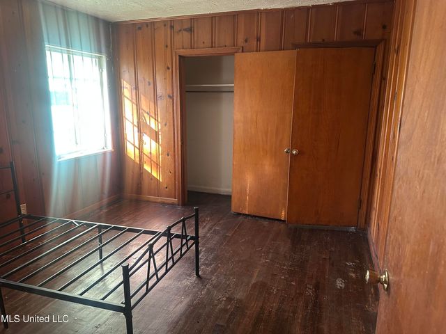 1867 Shamrock Drive, Jackson, MS 39204