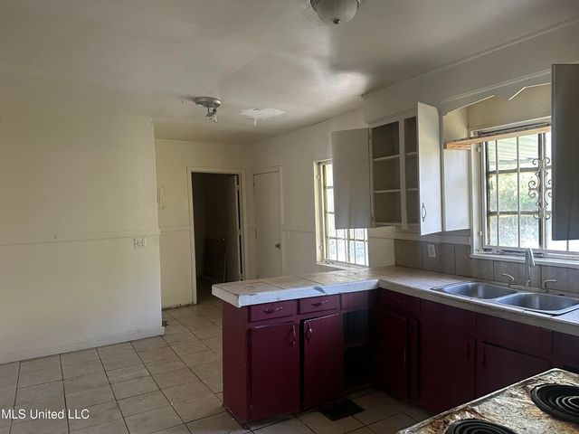 1867 Shamrock Drive, Jackson, MS 39204