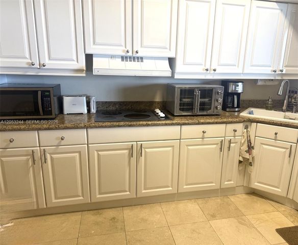 8925 Collins Avenue 11J, Surfside, FL 33154