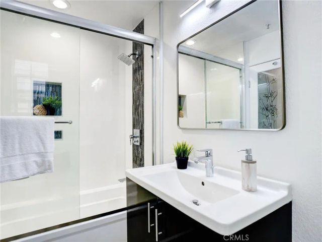 2000 Pacific Coast Highway 203, Huntington Beach, CA 92648