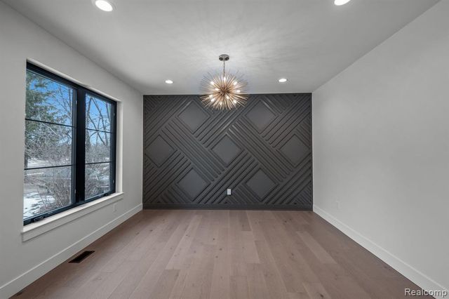 1545 Tiverton Trail Drive, Rochester Hills, MI 48306