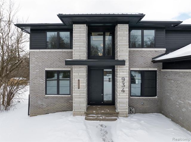 1545 Tiverton Trail Drive, Rochester Hills, MI 48306