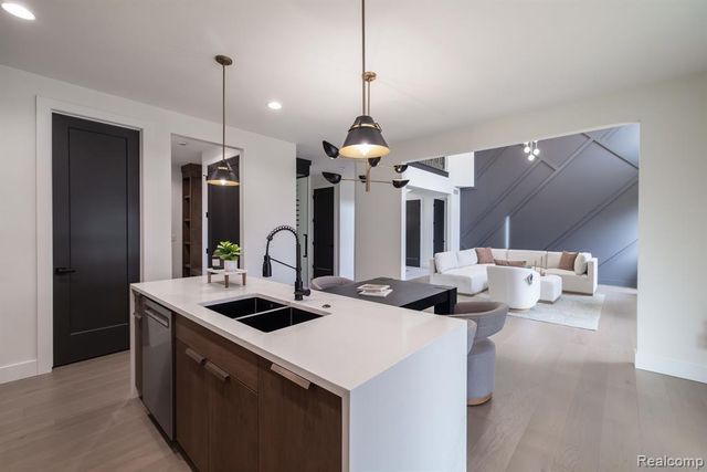 1545 Tiverton Trail Drive, Rochester Hills, MI 48306
