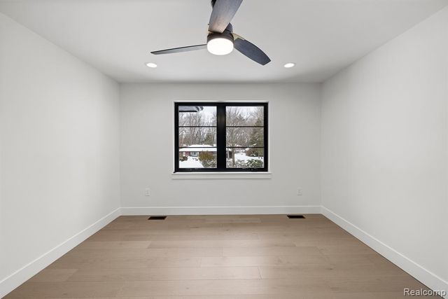 1545 Tiverton Trail Drive, Rochester Hills, MI 48306