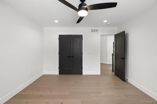 1545 Tiverton Trail Drive, Rochester Hills, MI 48306