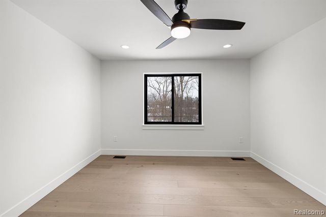 1545 Tiverton Trail Drive, Rochester Hills, MI 48306