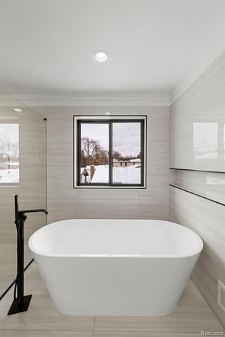 1545 Tiverton Trail Drive, Rochester Hills, MI 48306