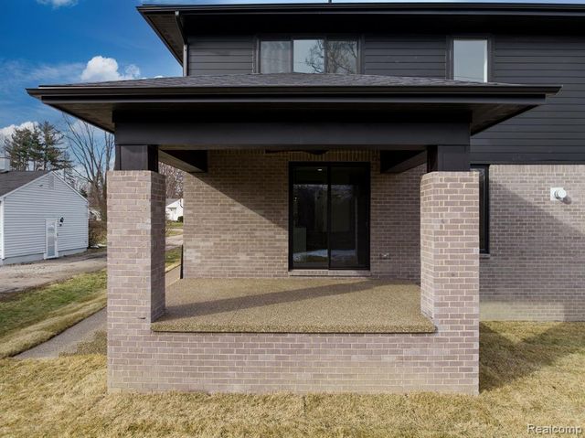 1545 Tiverton Trail Drive, Rochester Hills, MI 48306