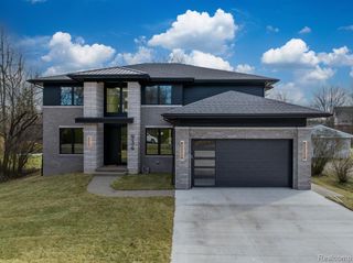 1545 Tiverton Trail Drive, Rochester Hills, MI 48306