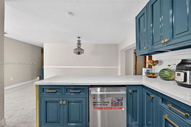 313 NW 132nd Pl, Miami, FL 33182