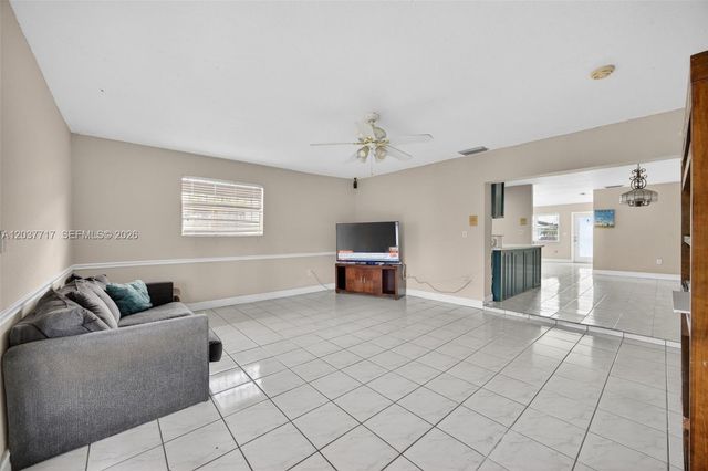 313 NW 132nd Pl, Miami, FL 33182